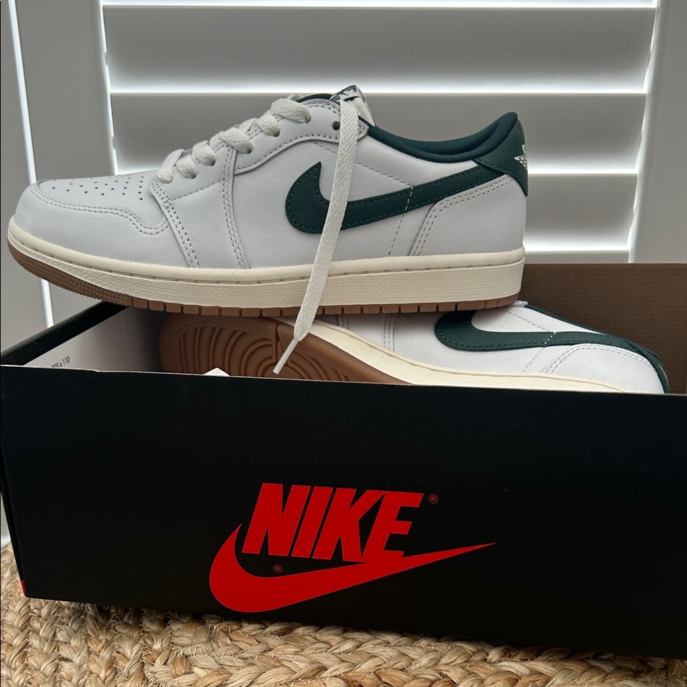 Nike Womens White and Dark Green Sneakers - NWT